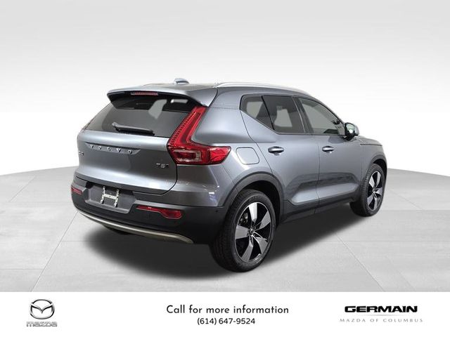 2019 Volvo XC40 Momentum photo 3