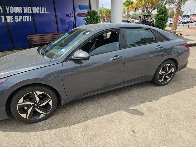 2023 Hyundai Elantra SEL FWD