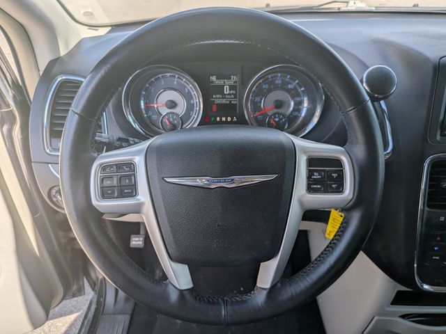 2015 Chrysler Town & Country - Image 18