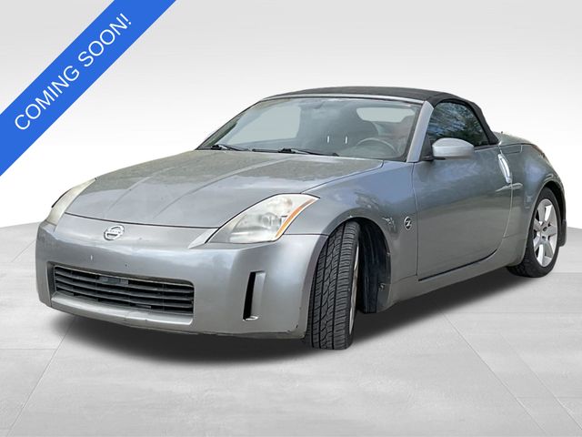 Silverstone Metallic 2004 Nissan 350Z Enthusiast Coupe Rear-Wheel Drive 5-Speed Automatic Overdrive