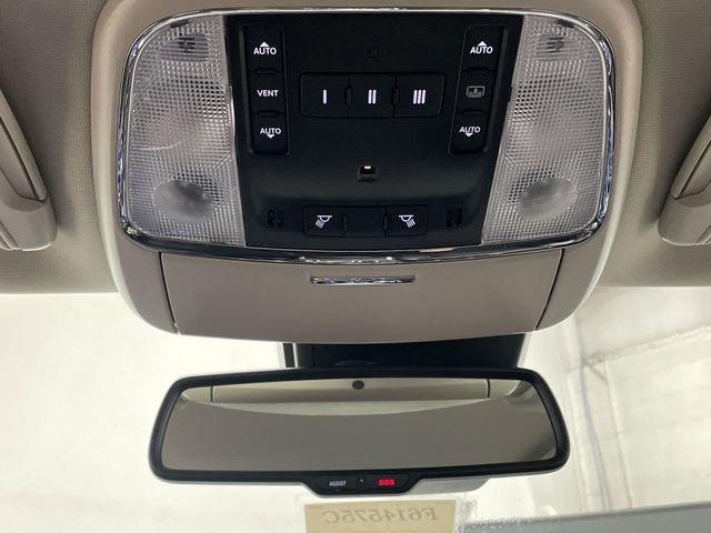 2023 Chrysler 300 Touring photo