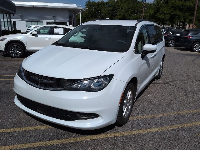 2021 Chrysler Voyager LXI's photo