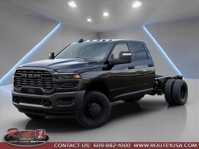 Diamond Black Crystal Pearlcoat 2026 RAM 3500 Chassis Tradesman Crew Cab LB DRW 4WD Pickup Truck Four-Wheel Drive 8-Speed Automatic