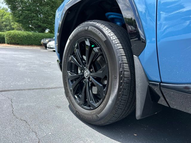 2025 Toyota RAV4 XSE - Photo 13