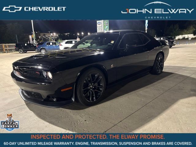 2022 Dodge Challenger Negro (Pitch Black Clearcoat) Coupé Tracción trasera 6 velocidades Manual