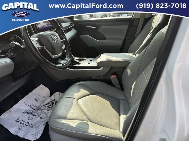 Used 2023 Beige Toyota XLE image 19