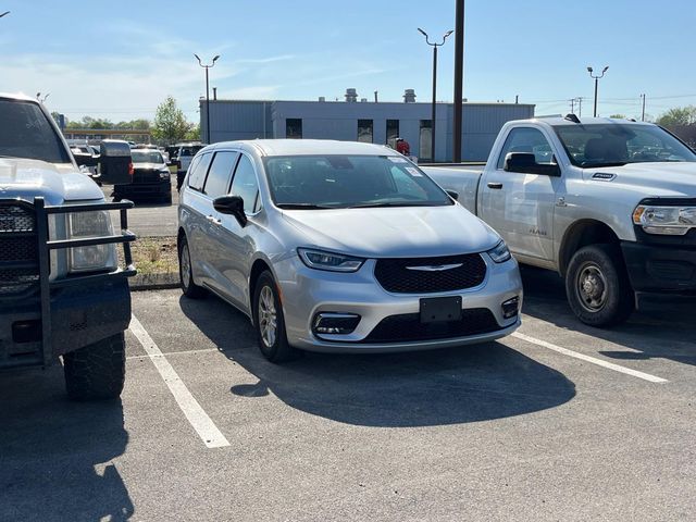 Silver Mist Clearcoat 2024 Chrysler Pacifica Touring L FWD Minivan Front-Wheel Drive 9-Speed Automatic