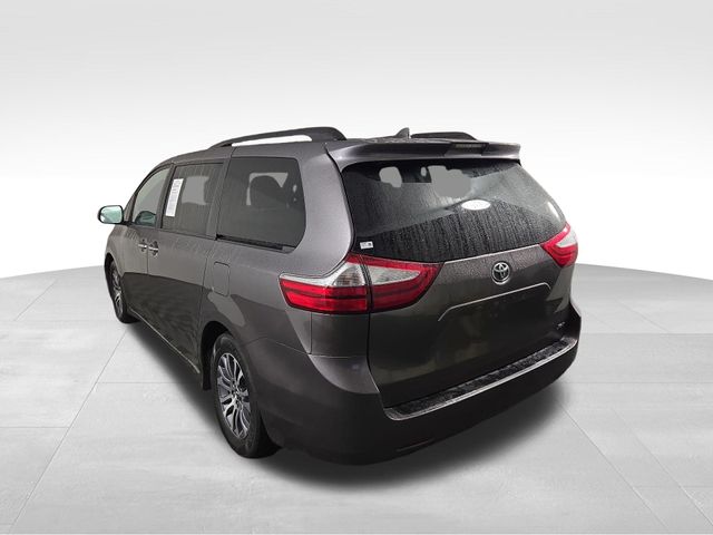 2019 Toyota Sienna XLE photo