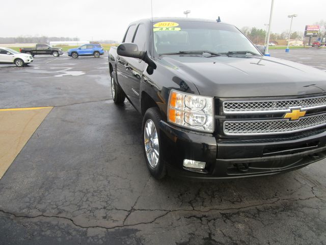 View vehicle photo 6