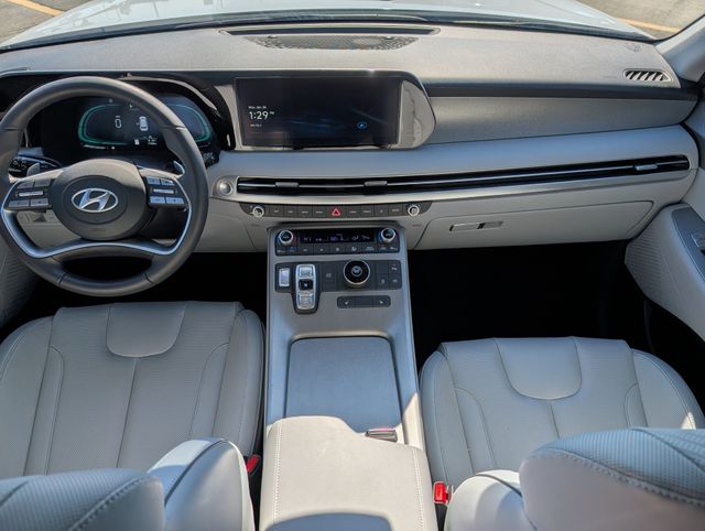 Used 2025 White Hyundai SEL image 25