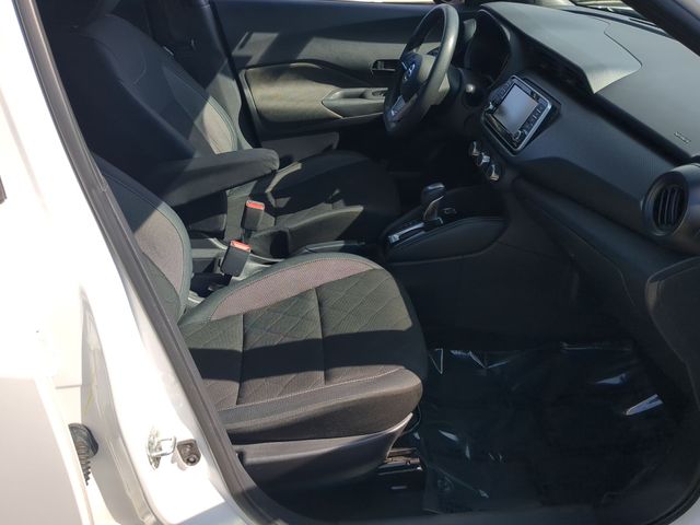Used 2019 White Nissan S image 32