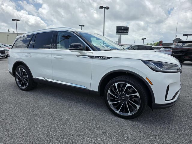 The 2025 Lincoln Aviator Reserve photos