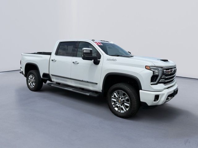 Summit White 2024 Chevrolet Silverado 2500HD Pickup Truck Four-Wheel Drive Automatic