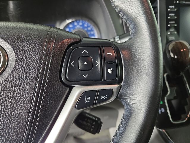 2019 Toyota Sienna XLE photo