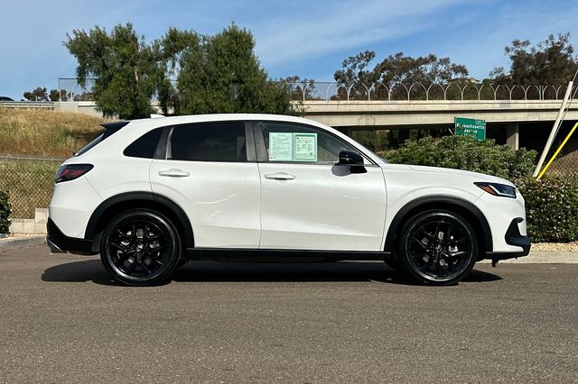 View vehicle photo 4