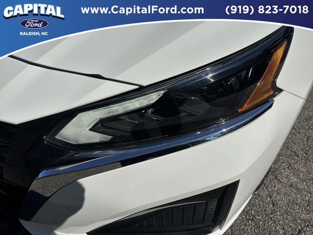 Used 2025 White Nissan 2.5 SV image 11