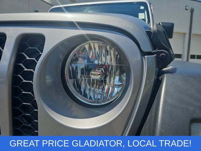 Used 2020 Silver Jeep Sport image 27