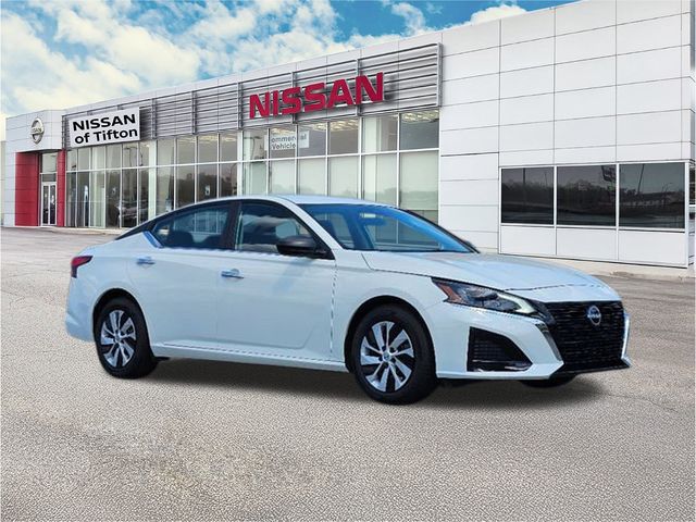 2025 Nissan Altima S's photo