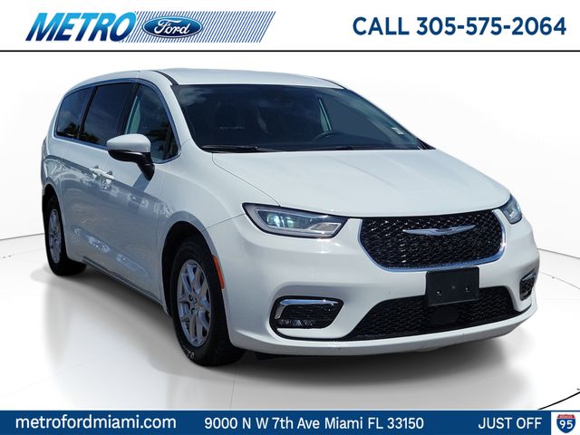 Bright White Clearcoat 2023 Chrysler Pacifica Minivan Front-Wheel Drive 9-Speed Automatic