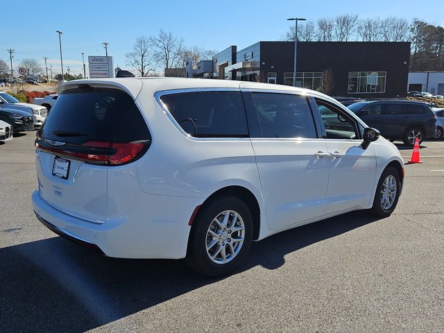 New 2026 White Chrysler Select image 9