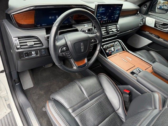 Certified Used 2024 White Lincoln Black Label image 14