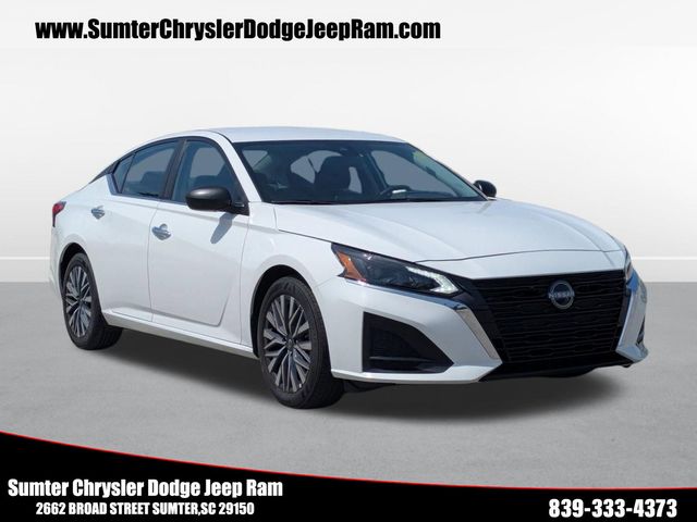 Glacier White 2025 Nissan Altima 2.5 SV FWD Sedan Front-Wheel Drive Continuously Variable Transmission