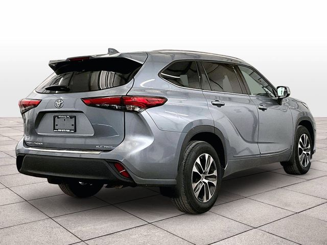 2020 Toyota Highlander XLE Silver at Bob Ruth Ford