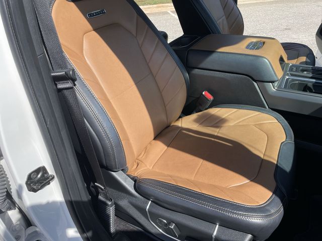 Used 2016 White Ford Limited image 27