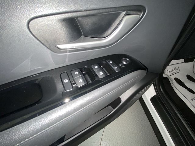 Used 2023 White Hyundai SEL Convenience image 13