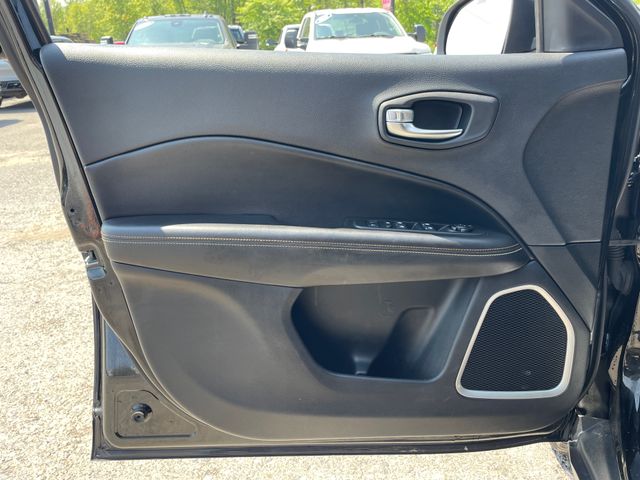 2021 Jeep Compass Latitude - Diamond Black exterior view 9