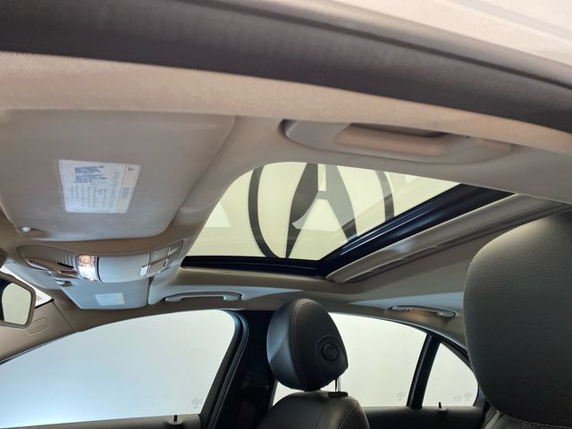 Used 2018  Mercedes-Benz C 300 image 12