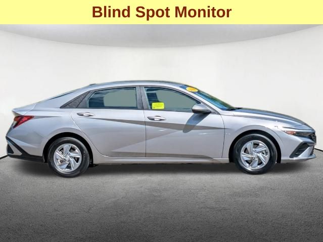 2024 Hyundai Elantra SE 4