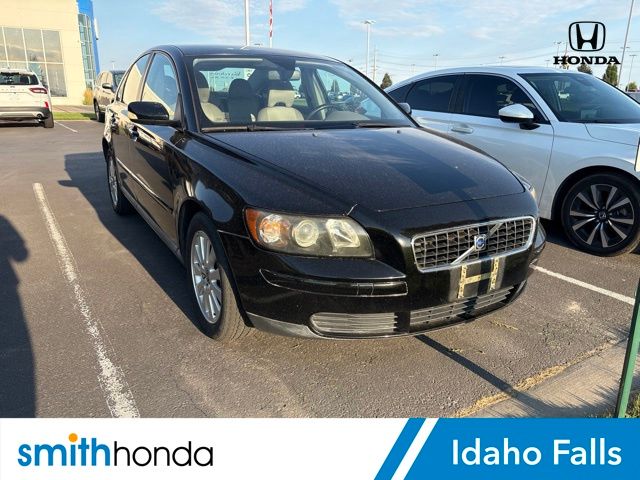 2005 Volvo S40 Sedan Front-Wheel Drive 5-Speed Manual