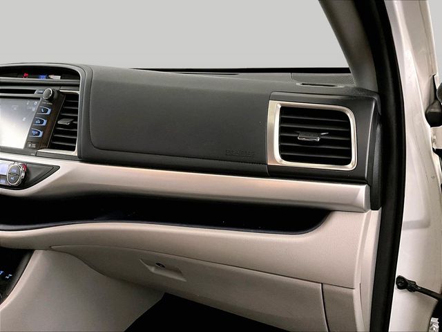 2019 Toyota Highlander XLE White at Subaru and VW of Moon Township