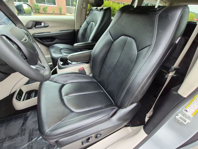 Used 2024 Silver Chrysler Touring L image 27