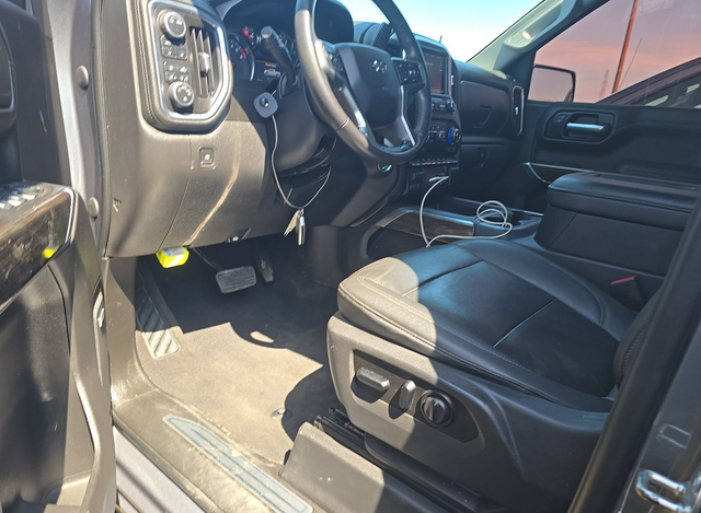 View vehicle photo 7