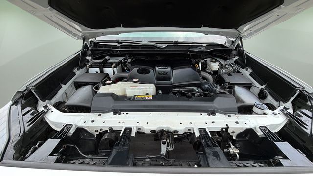 Used 2022 White Toyota SR5 image 32
