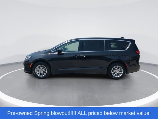 Used 2023 Black Chrysler Touring L image 5