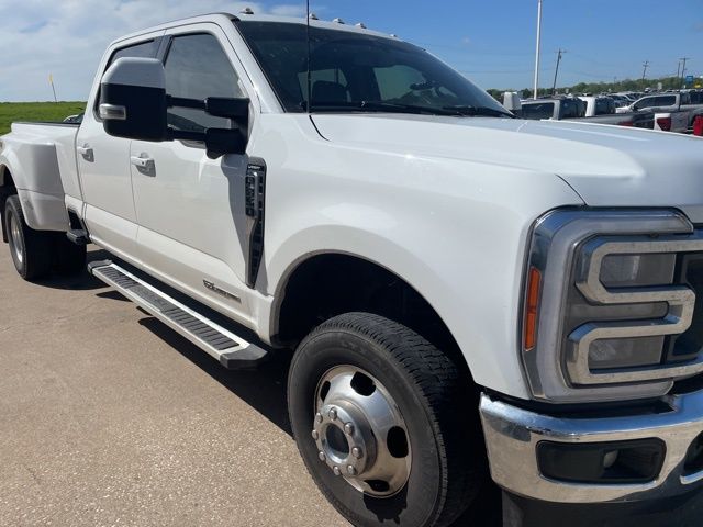 Oxford White 2023 Ford F-350 Super Duty Lariat Crew Cab LB DRW 4WD Pickup Truck Four-Wheel Drive Automatic