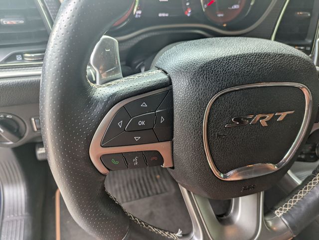 Challenger SRT Hellcat