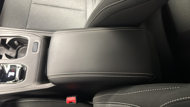 New 2026 Diamond Black Crystal Pearlcoat Jeep Laredo image 19