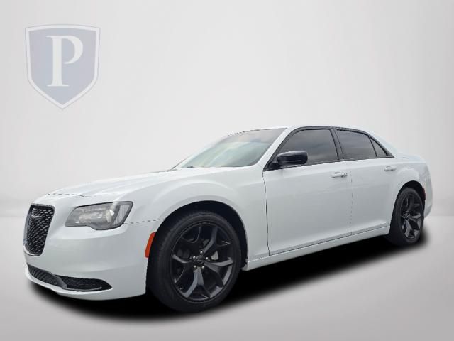 2023 Chrysler 300 Touring 2