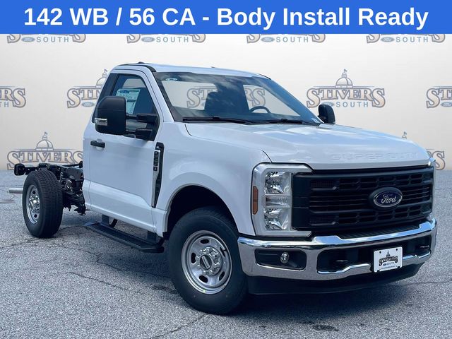 Oxford White 2025 Ford F-250 Super Duty Pickup Truck 4X2 Automatic