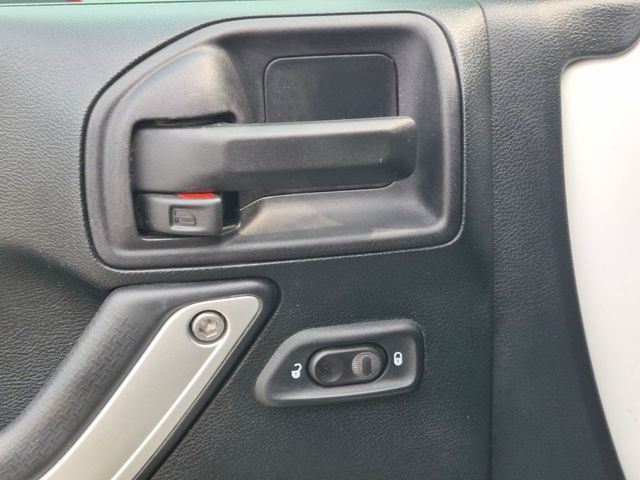 2016 Jeep Wrangler - Image 14