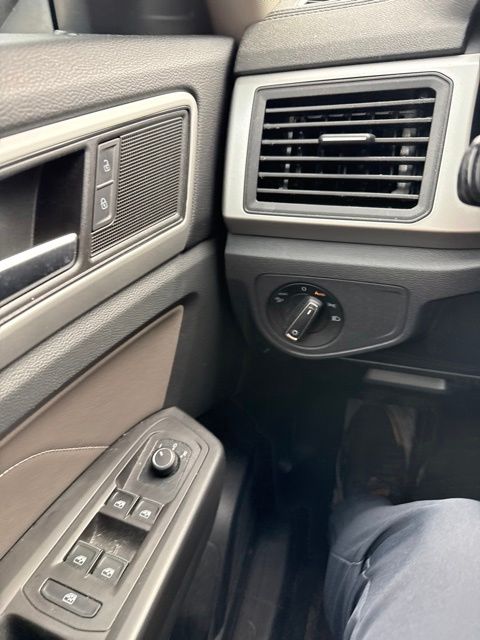2023 Volkswagen Atlas 2.0T SE White at Sutliff Volkswagen