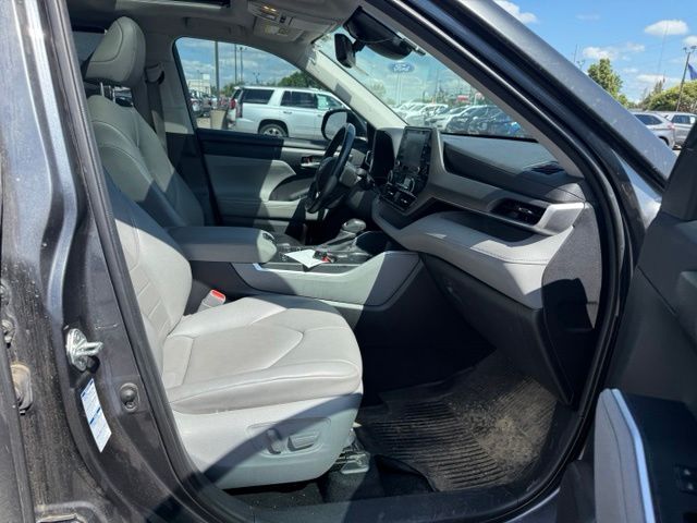 2021 Gray Toyota Highlander XLE AWD SUV