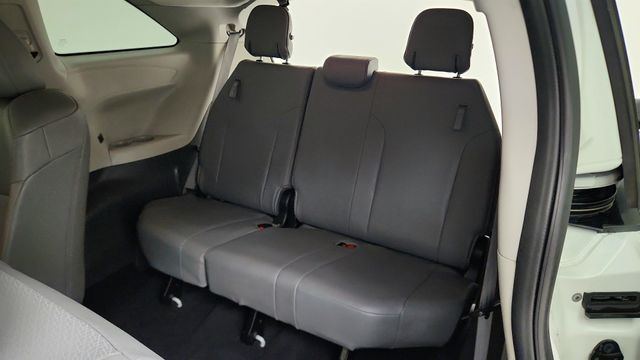 2021 Toyota Sienna XLE White at Community Toyota