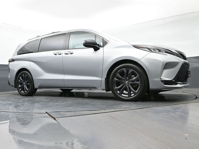 2022 Toyota Sienna XSE 34