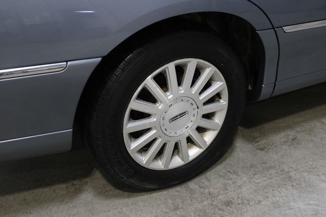 Used 2003 Silver Lincoln Signature image 22