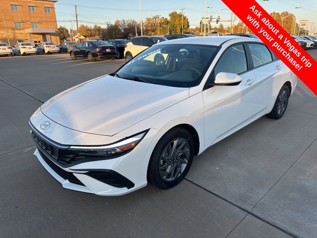 2024 Hyundai Elantra SEL FWD